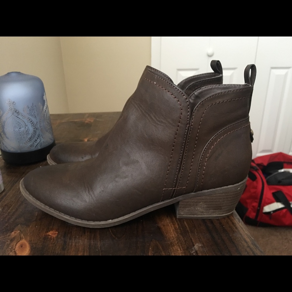 Brown Guess ankle booties